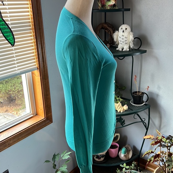 Nice Banana Republic Cardigan - Picture 4 of 10